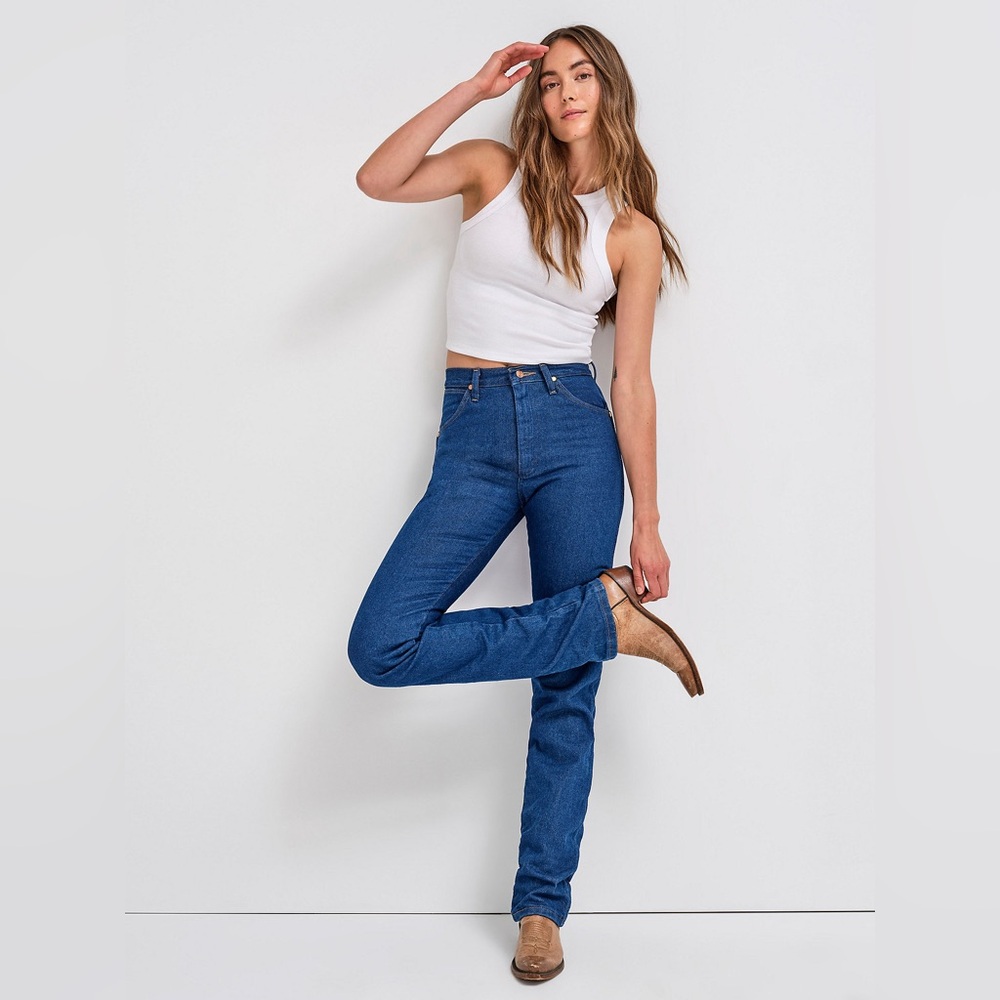 Wrangler Cowboy Cut Slim Fit Jean in Prewashed Indigo